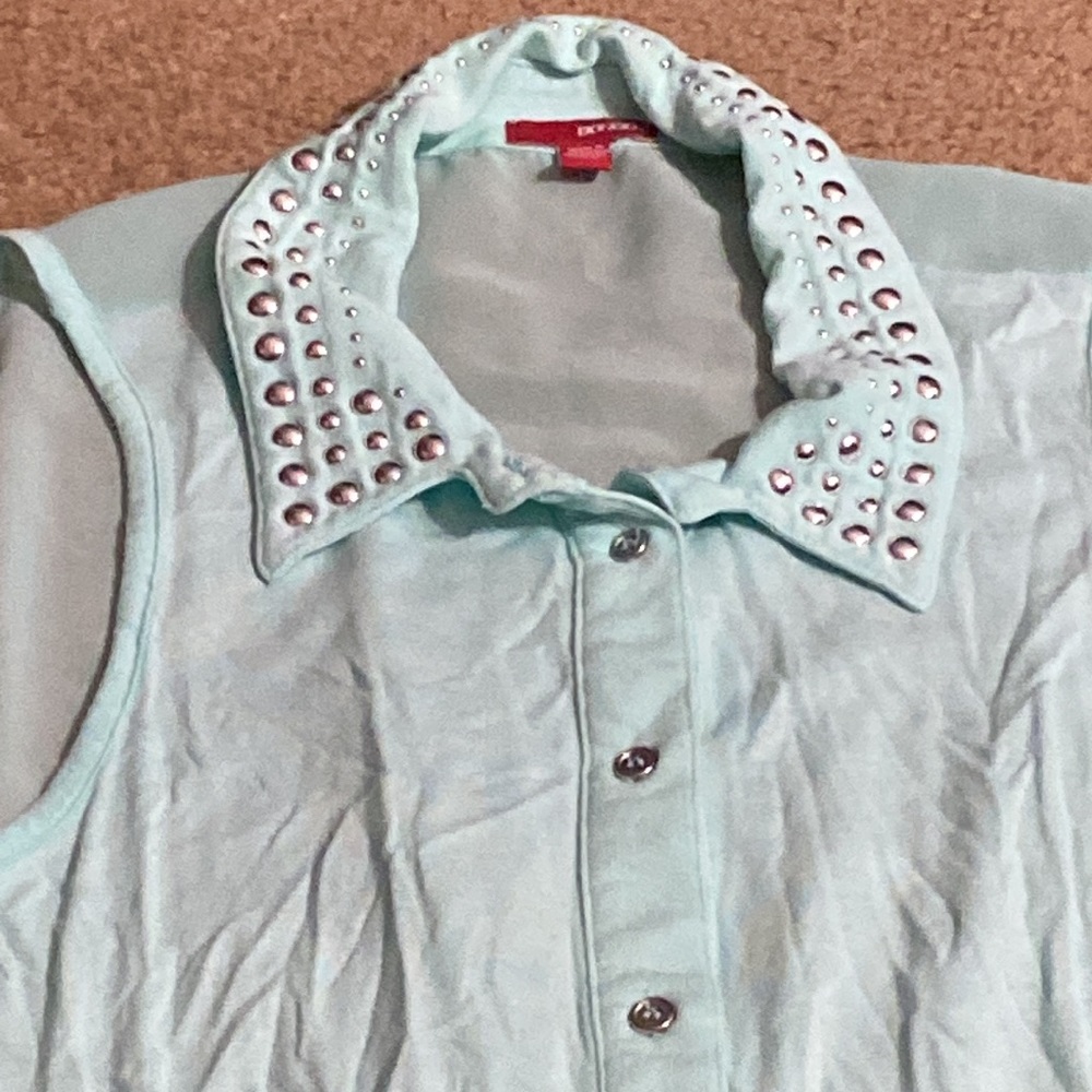 Tank-Top Buttoned Shirt - Picture 4 of 10